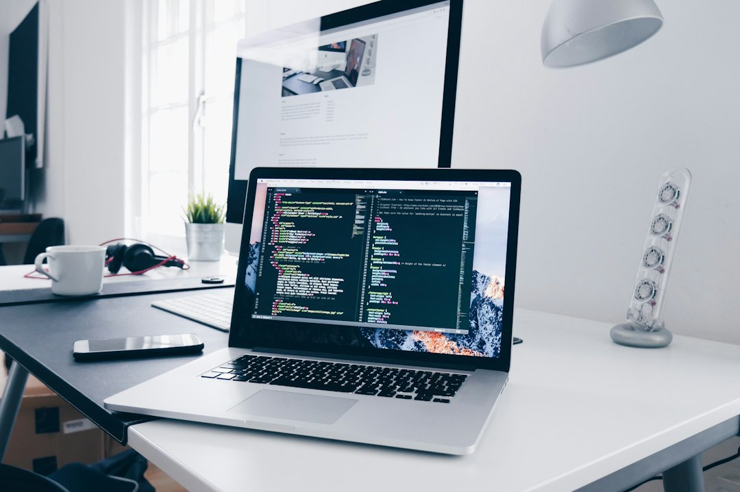 Laptop cu cod software